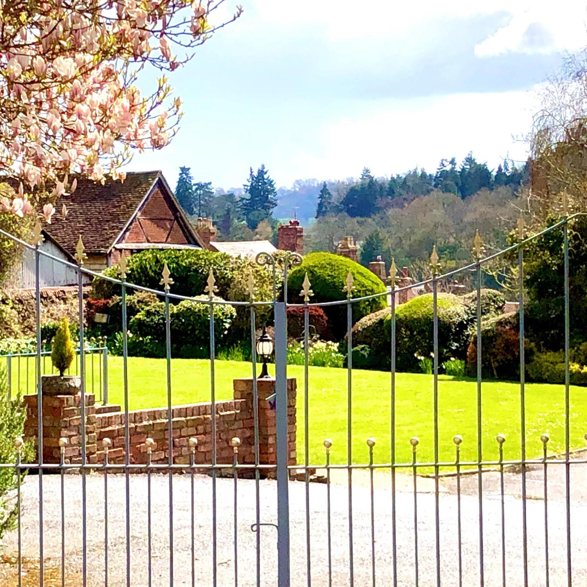 Flower Cottage By Ludlow Castle With Onsite Parking المظهر الخارجي الصورة