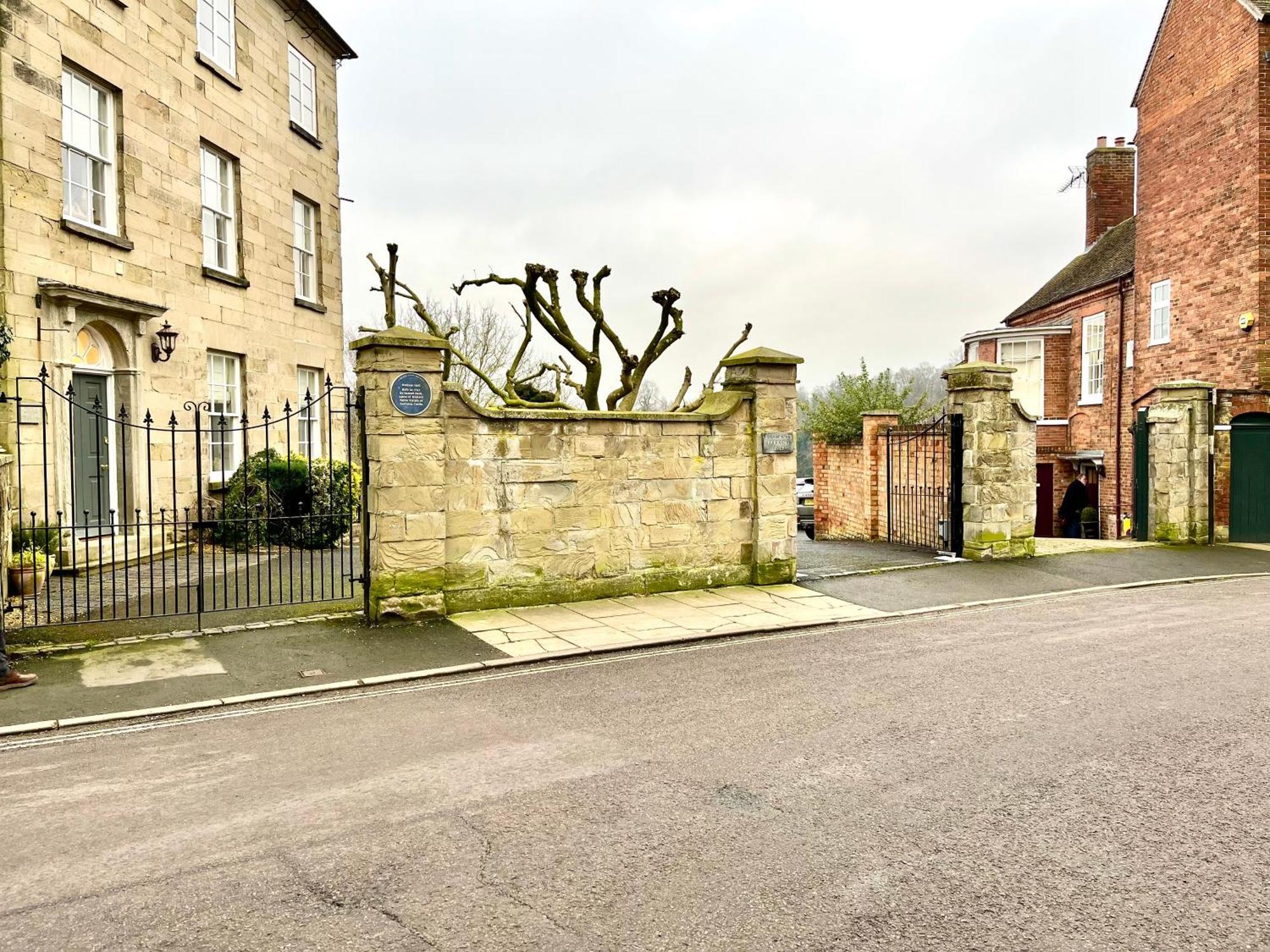 Flower Cottage By Ludlow Castle With Onsite Parking المظهر الخارجي الصورة
